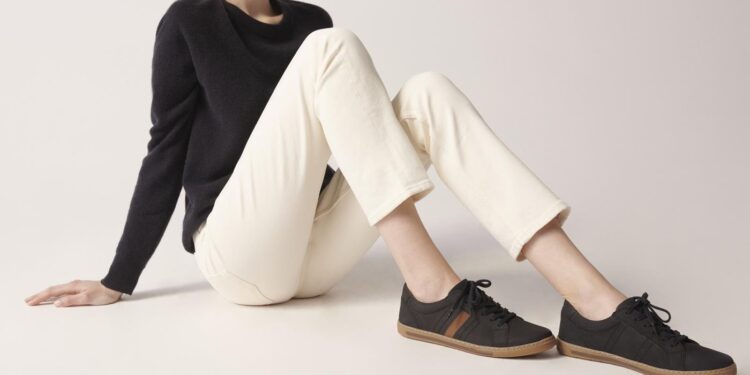 Dámske poltopánky na šnurovanie – Ako ich nosiť a ktoré modely sú najmódnejšie?