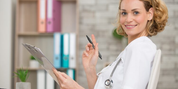 S vhodným zdravotníckym oblečením budete vyzerať skvelo aj počas služby