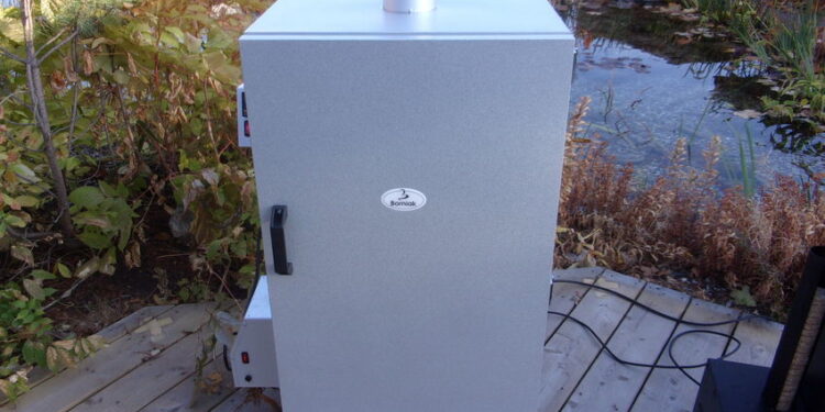 Udiarne: Ako si vybrať ideálny typ pre domáce údenie mäsa a rýb